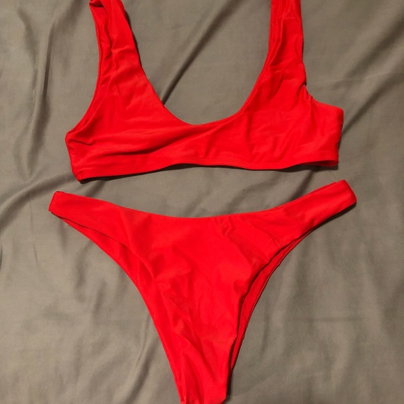 Bikini - Picture 3 of 6